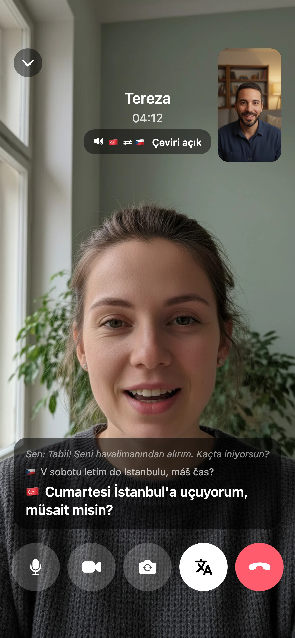 Stejný hovor na Denizově obrazovce: Tereza přes celou obrazovku s tureckými titulky