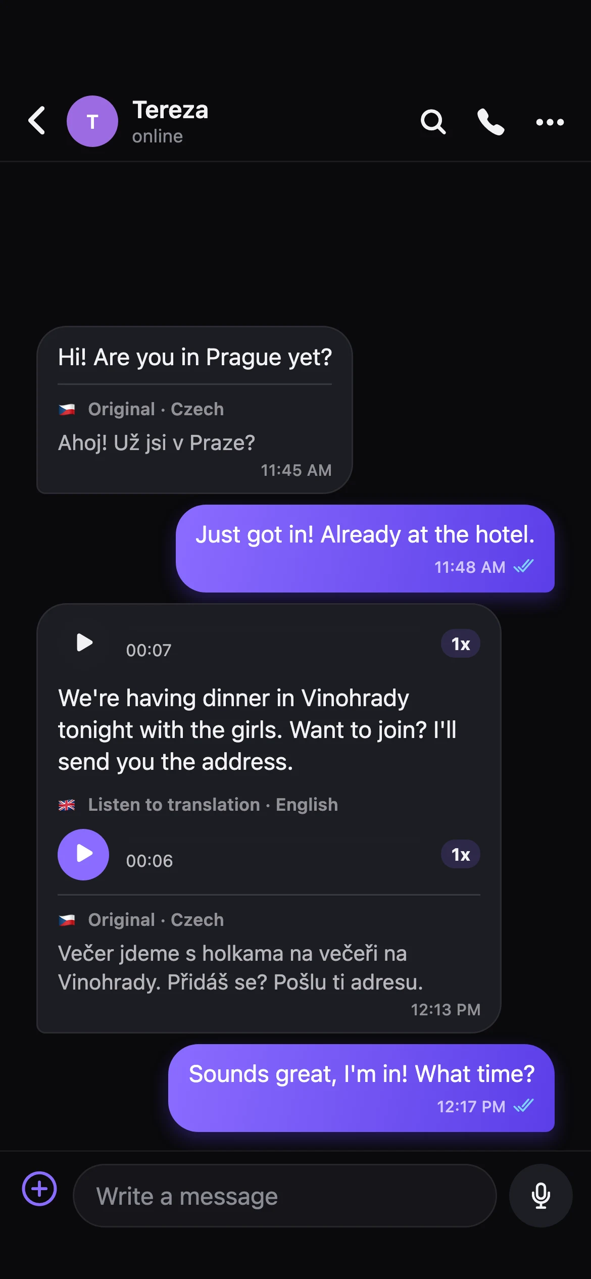 Chat screen: a Czech voice message with its English text and voice